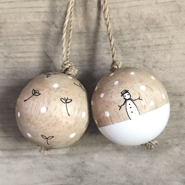 Wood bauble - Mistletoe sprigs
