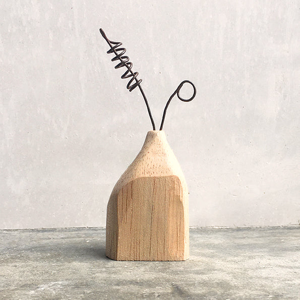 Drahtblume in Vase - Binse